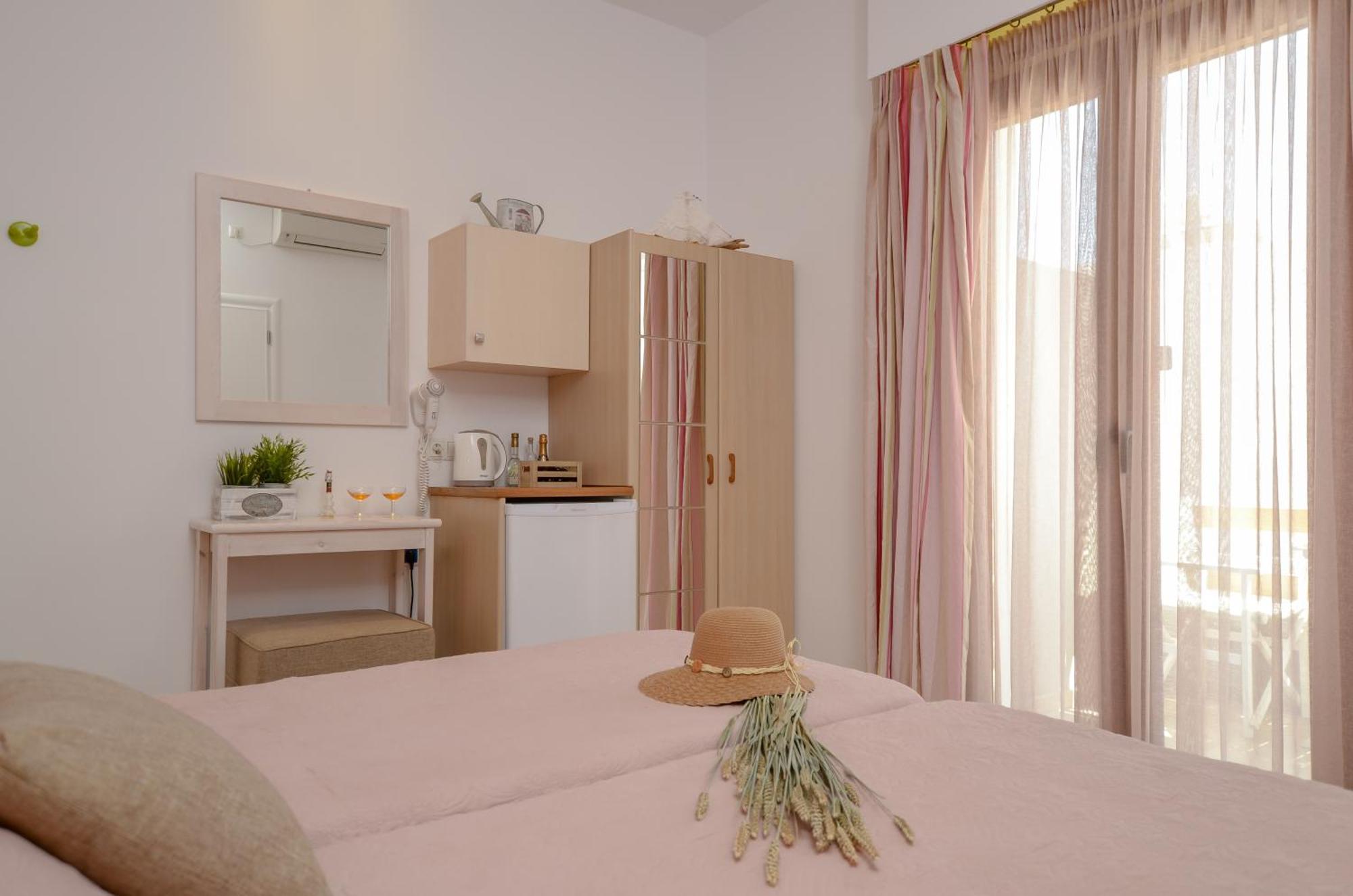 Panormos Hotel And Studios Naxos City Екстериор снимка